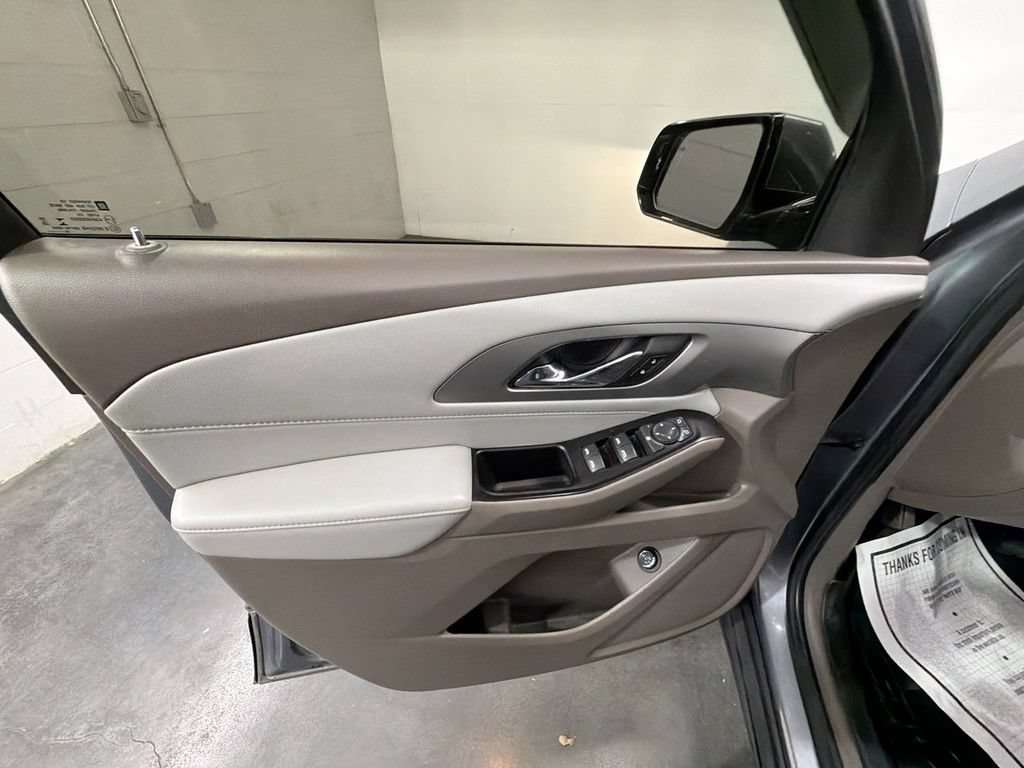 Used 2020 Chevrolet Traverse LT FWD image 21