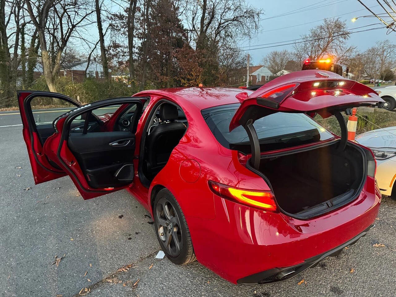 Used 2017 Alfa Romeo Giulia w/ Sport Appearance Package image 8