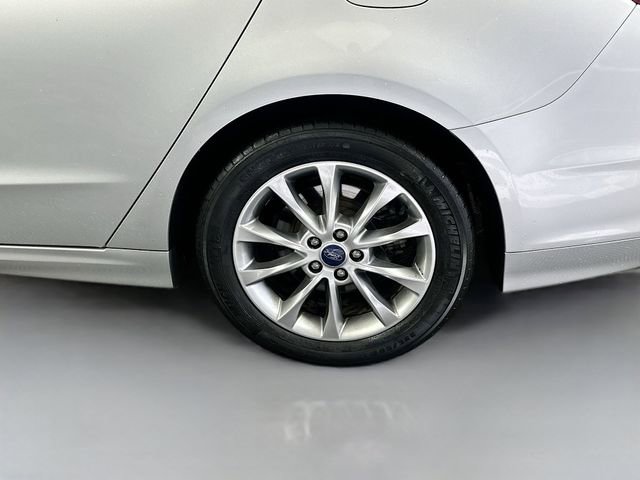 Used 2017 Ford Fusion SE image 29