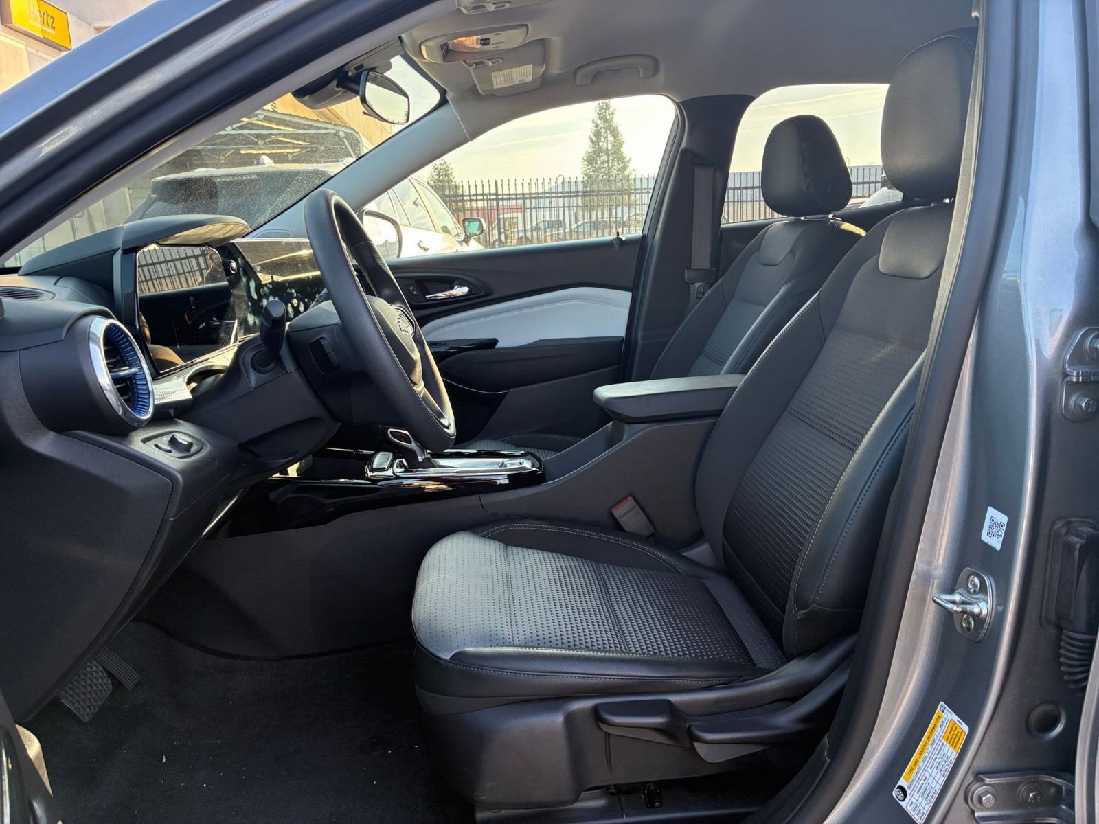 Used 2025 Chevrolet Trax LT image 24