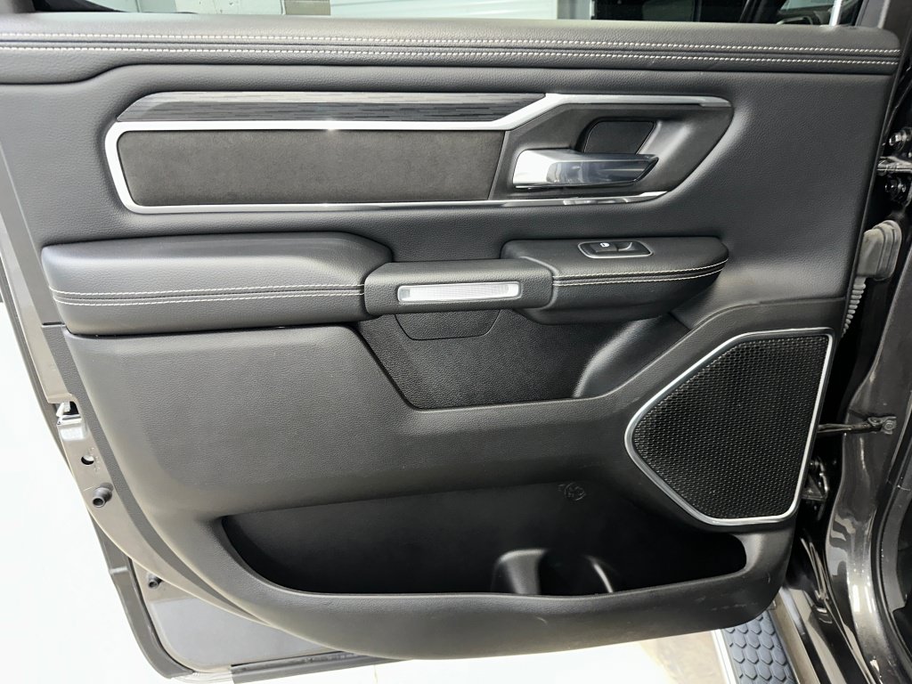 Used 2023 RAM 1500 Laramie AWD/4WD image 19