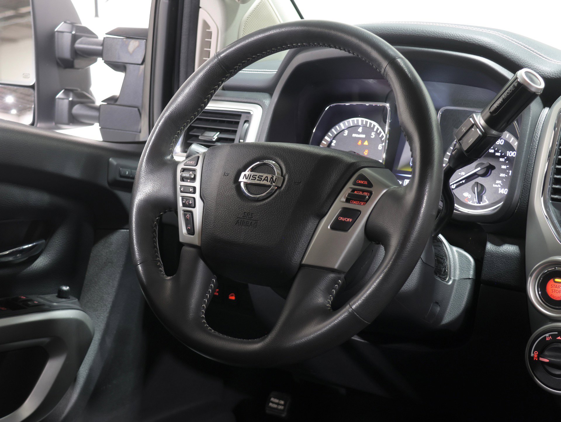 Used 2017 Nissan Titan PRO-4X w/ Pro-4x Convenience Package image 14