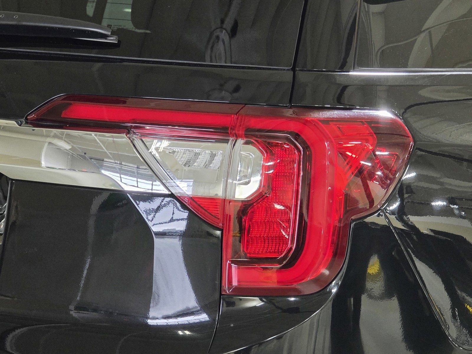 Used 2023 GMC Acadia SLT image 12