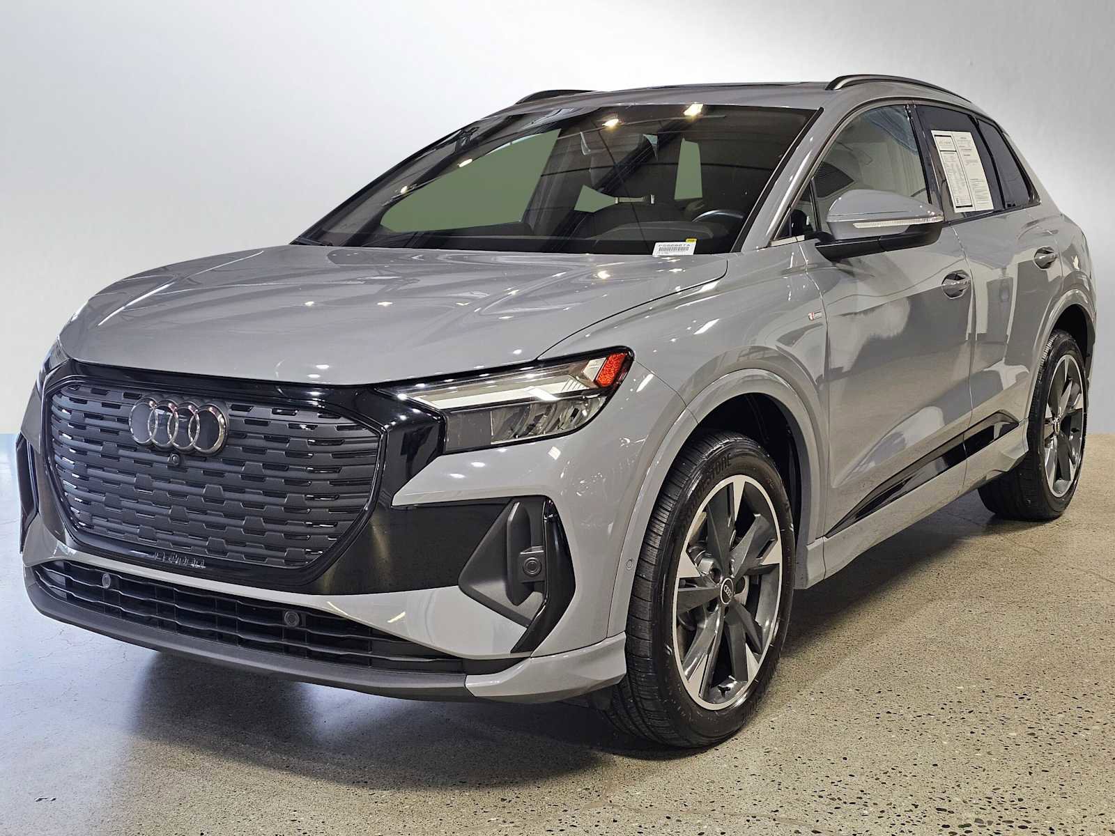Used 2023 Audi Q4 e-tron Premium Plus image 3