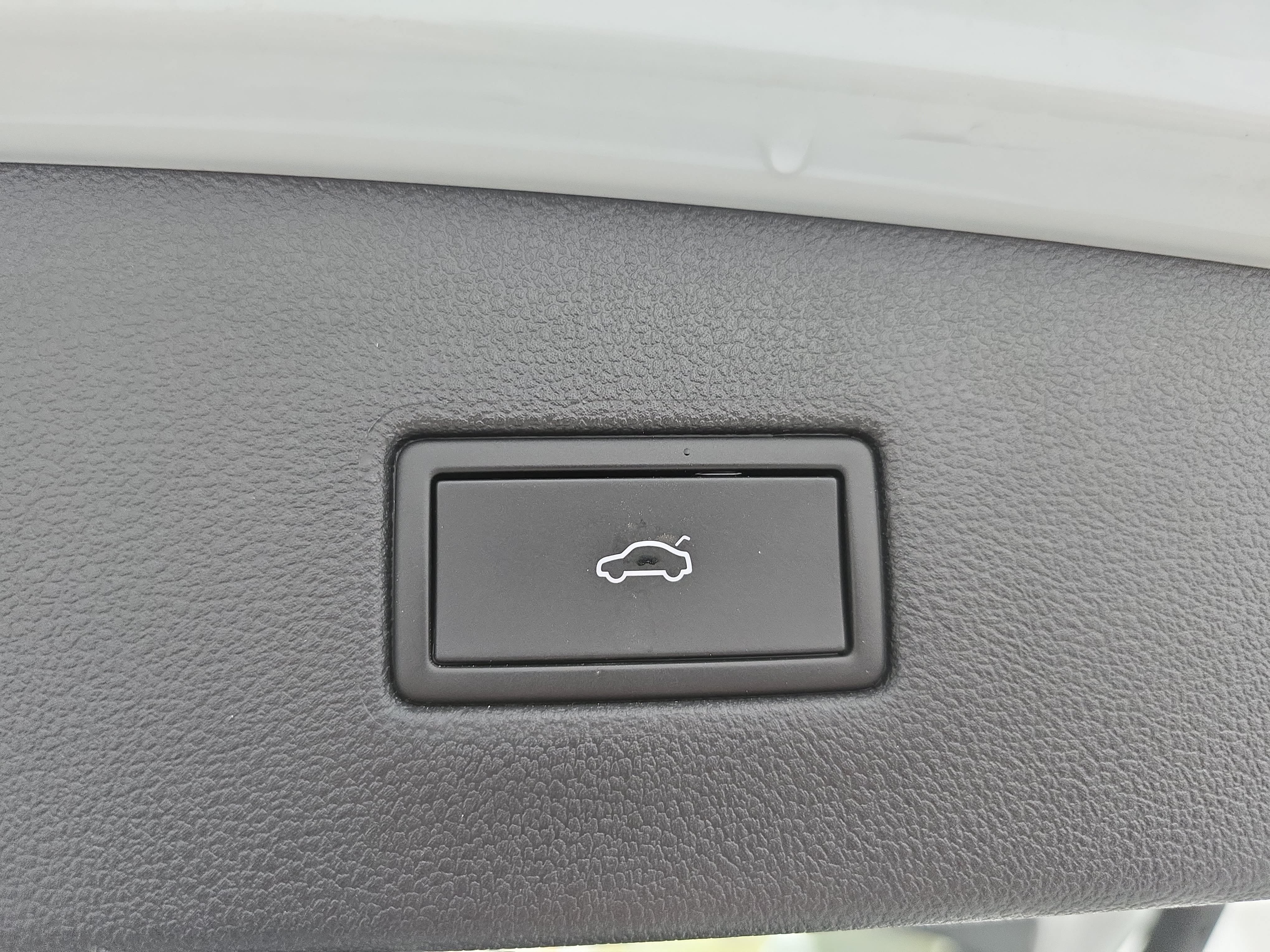 Used 2023 Volkswagen Tiguan SE FWD image 14