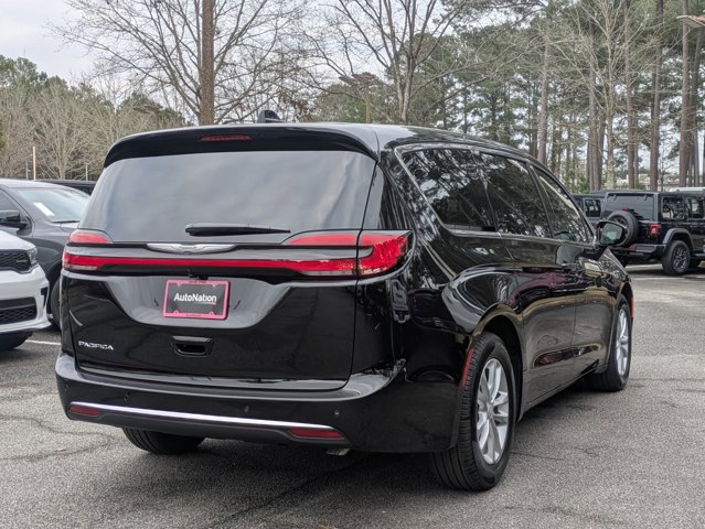 New 2026 Chrysler Pacifica Select video 2