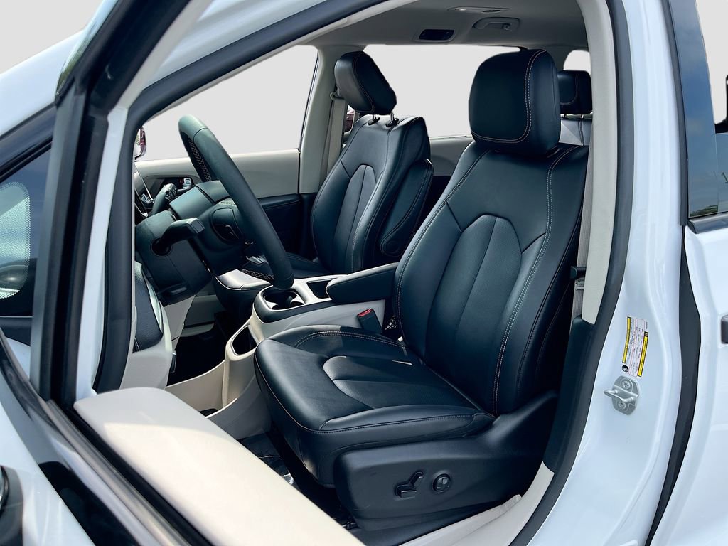 Certified 2024 Chrysler Pacifica Touring-L w/ Road Tripper Package FWD image 20