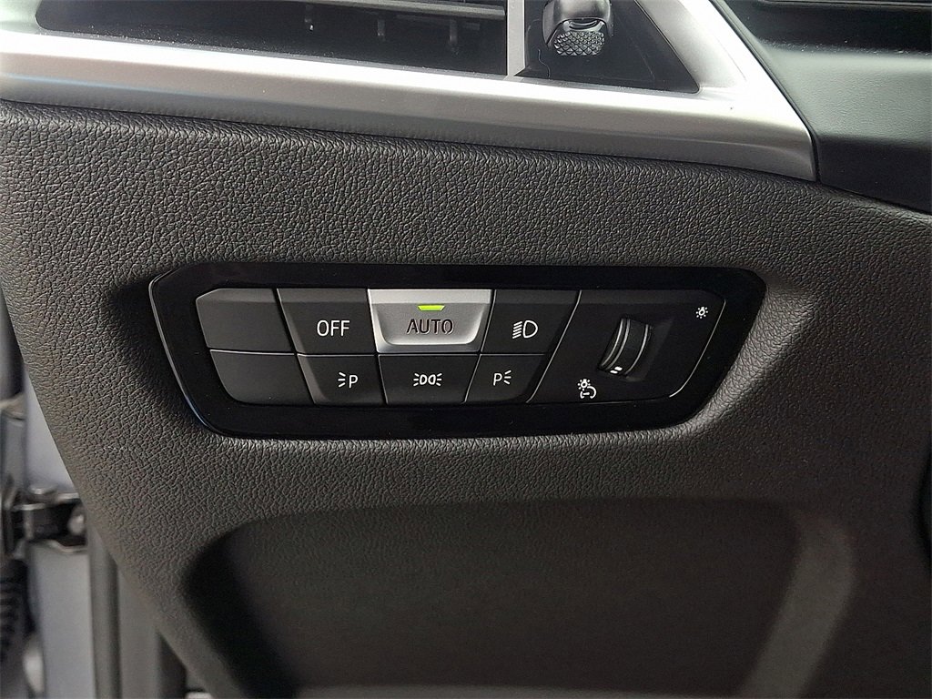 New 2025 BMW 330i xDrive Sedan w/ Premium Package image 15