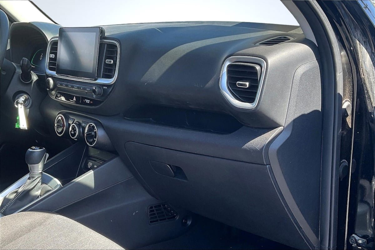 Used 2024 Hyundai Venue SE FWD image 17