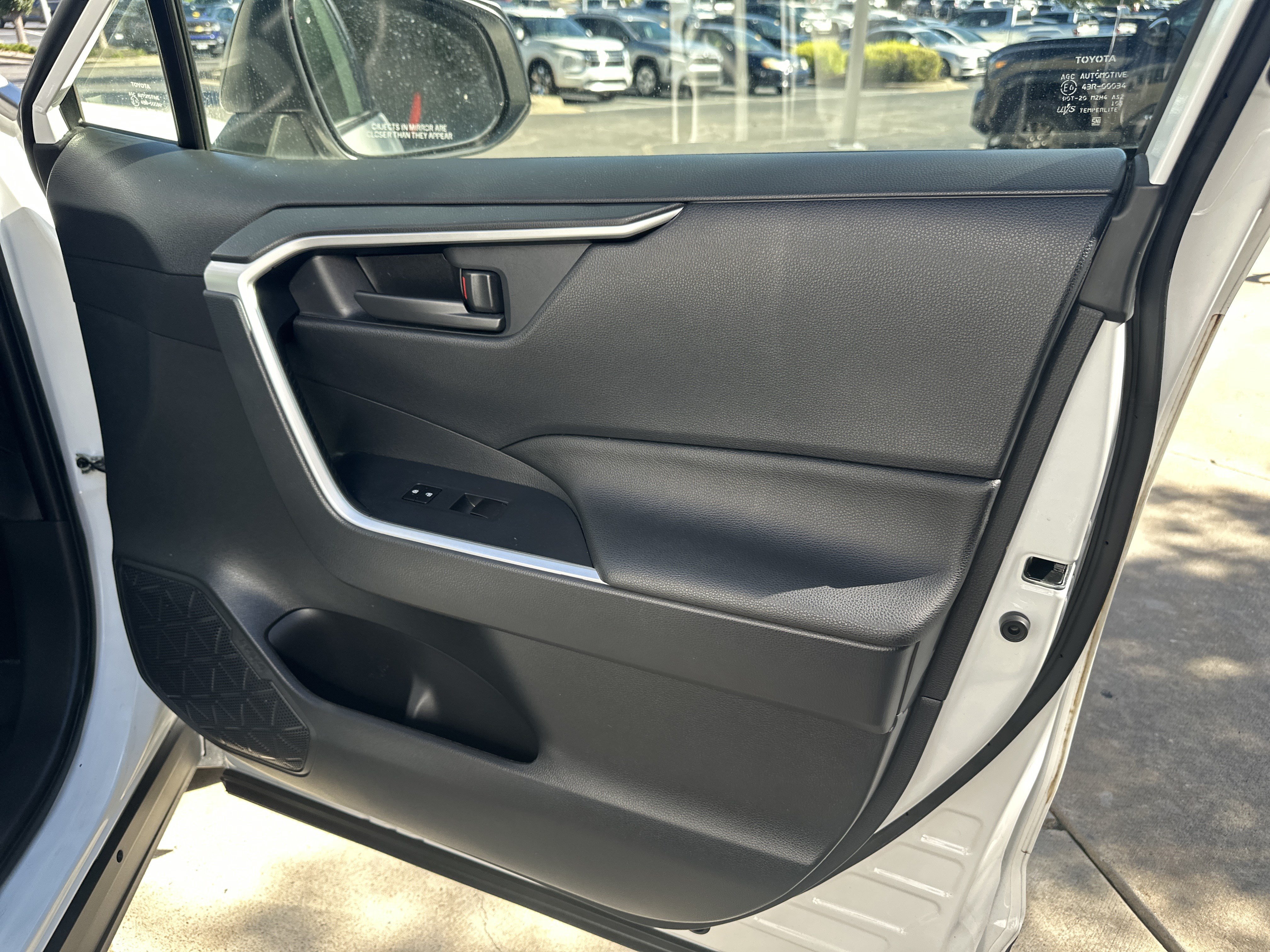 Used 2024 Toyota RAV4 LE AWD/4WD image 29