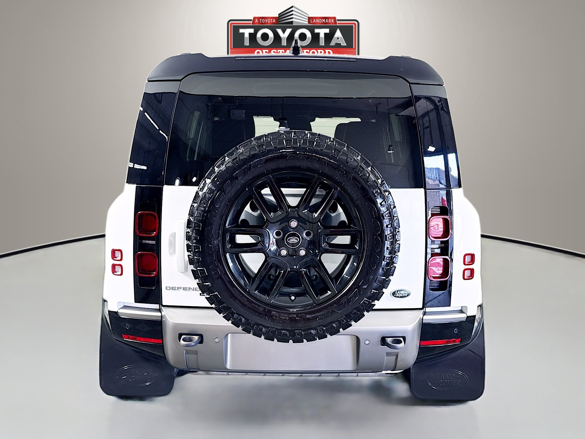 Used 2021 Land Rover Defender 110 X-Dynamic SE AWD/4WD image 6