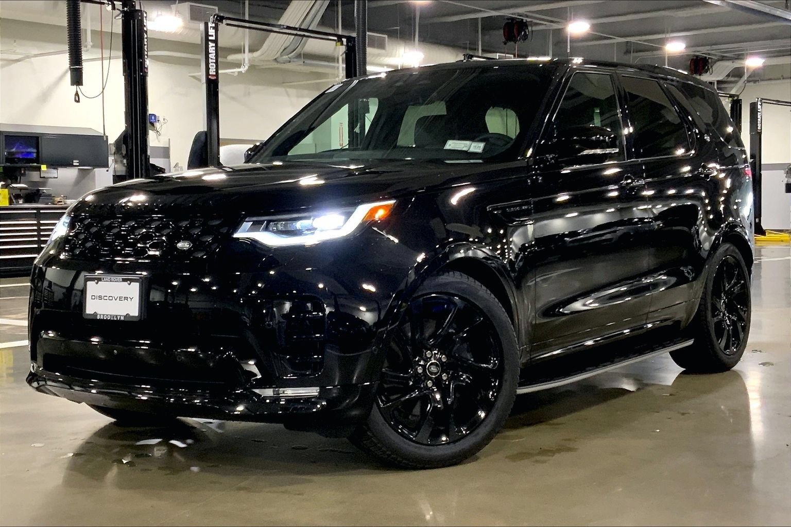 Certified 2025 Land Rover Discovery Dynamic SE