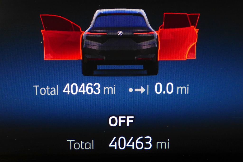 Used 2023 BMW iX xDrive50 w/ Sport Package image 31