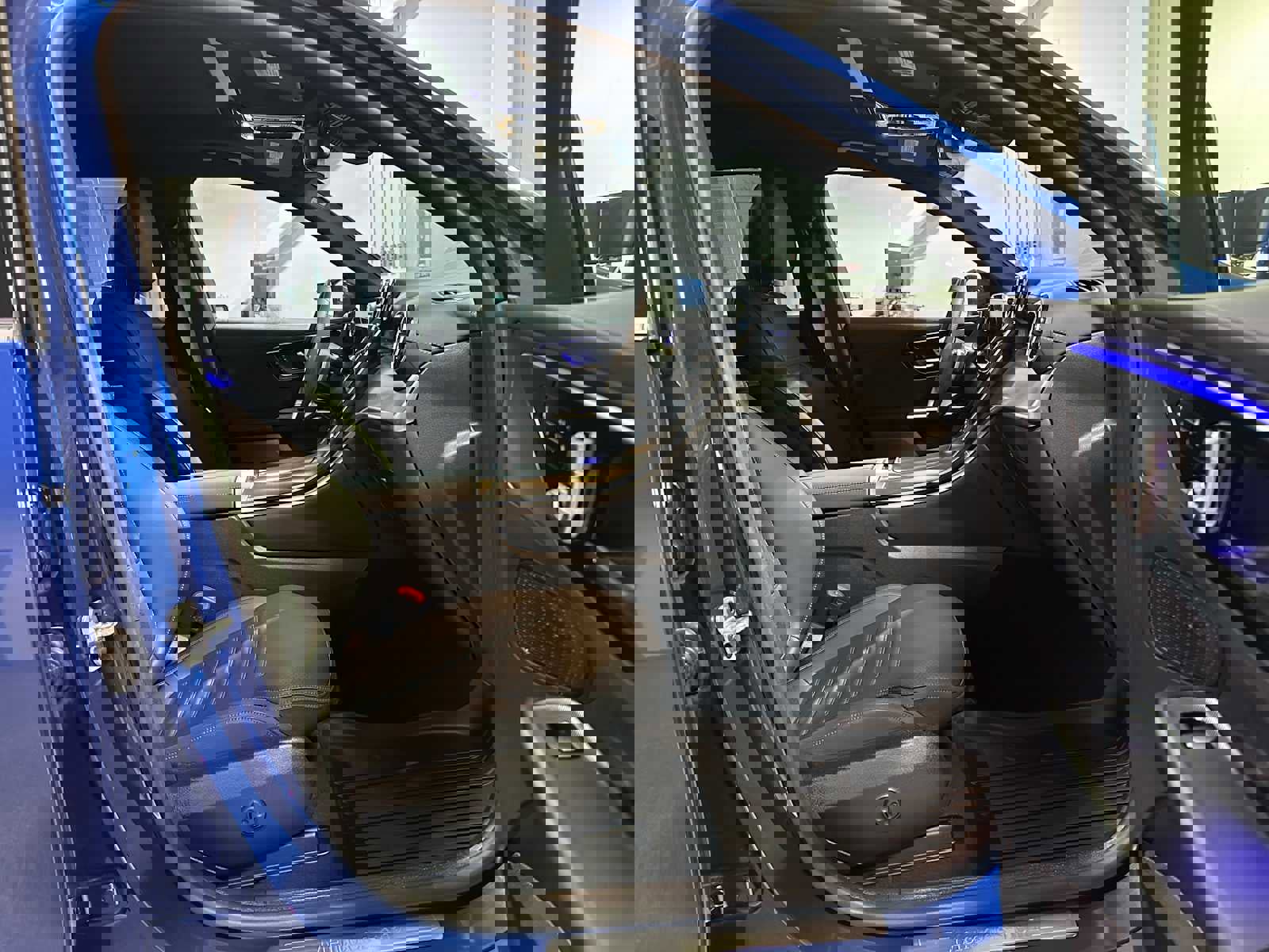 Used 2024 Mercedes-Benz GLC 300 4MATIC image 10