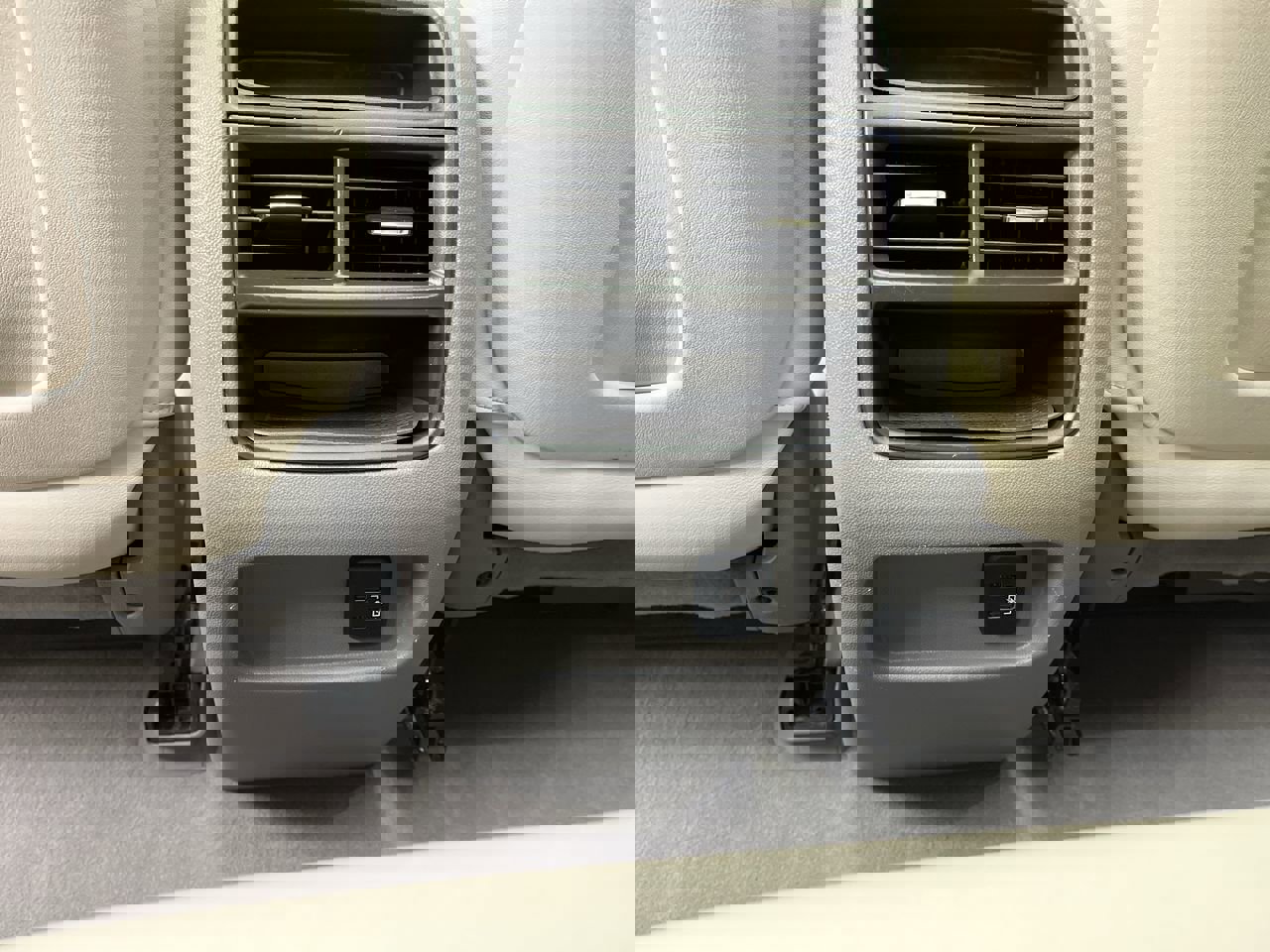 Used 2018 Cadillac XT5 Luxury w/ Driver Awareness Package image 13