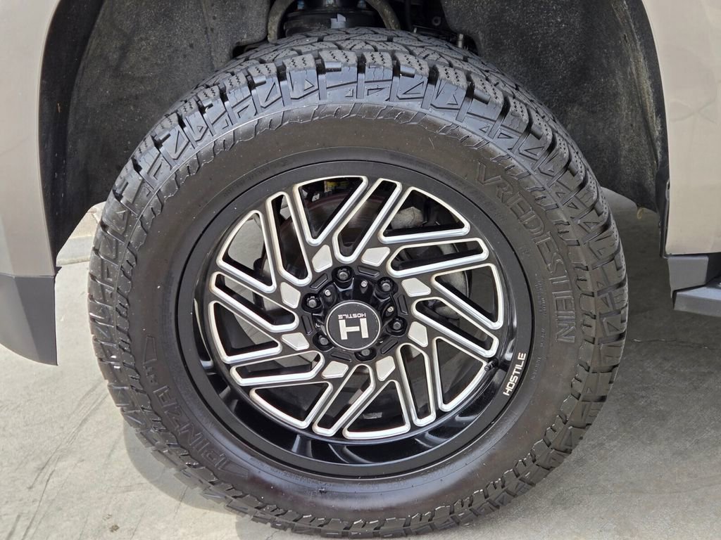 Used 2018 Chevrolet Suburban LT AWD/4WD image 5