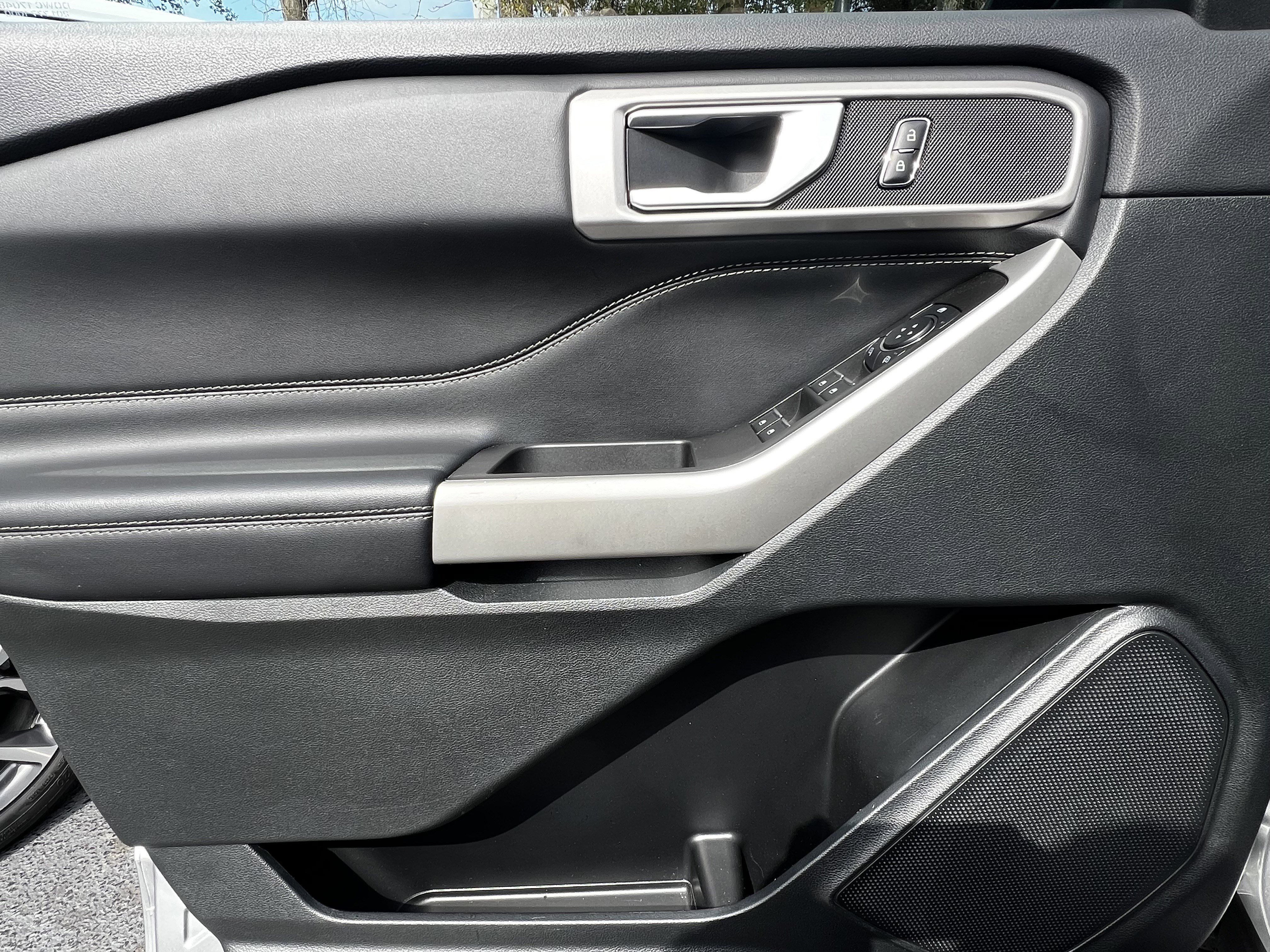 Used 2023 Ford Explorer XLT image 13