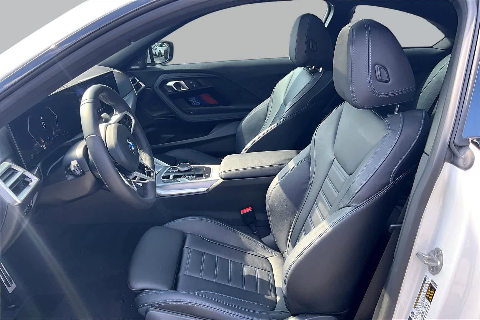 Used 2025 BMW 230i Coupe w/ M Sport Package RWD image 7