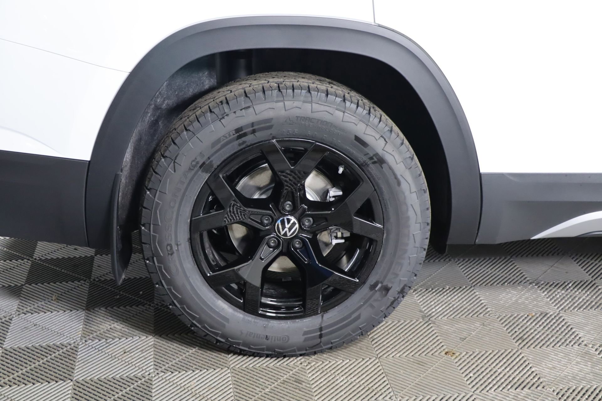 Used 2025 Volkswagen Atlas Peak Edition SE image 53