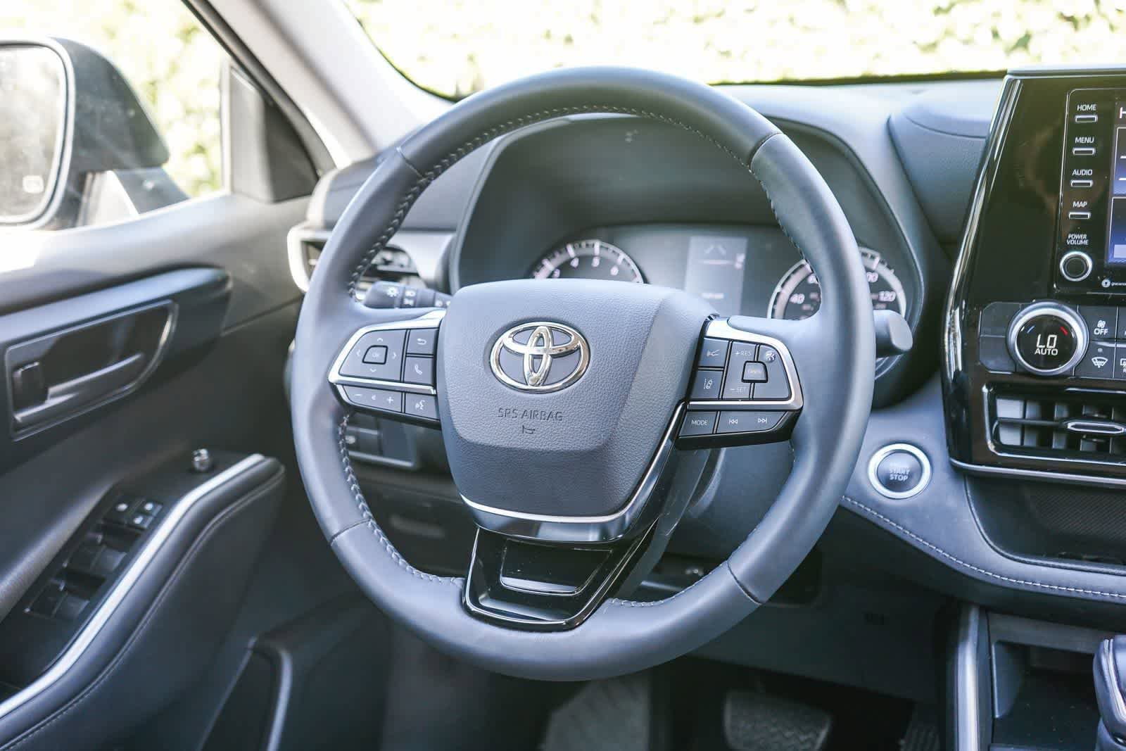 Used 2021 Toyota Highlander LE AWD/4WD image 15