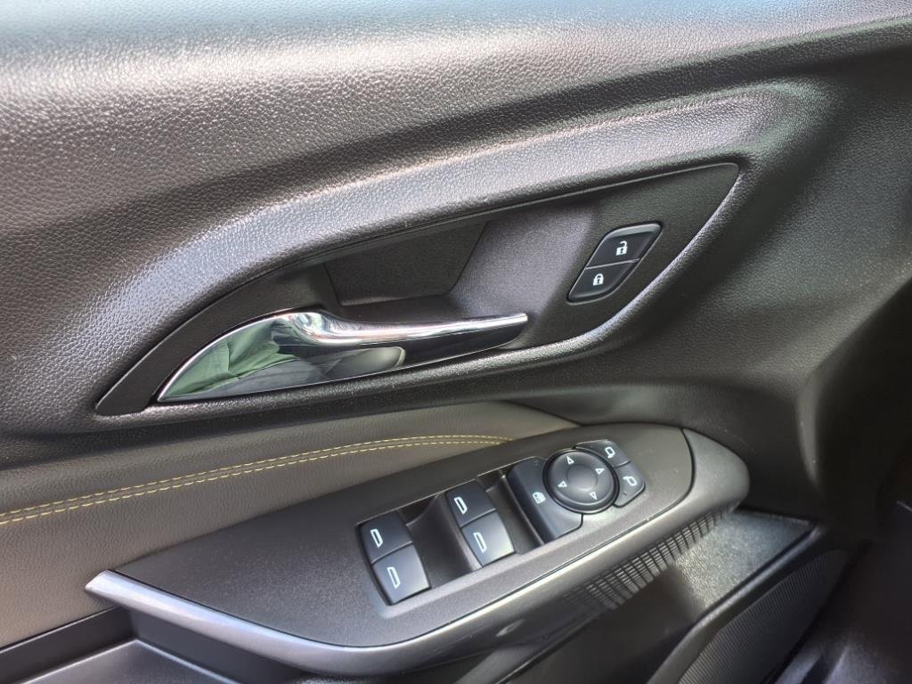 Certified 2025 Chevrolet Trax ACTIV w/ Sunroof Package image 16
