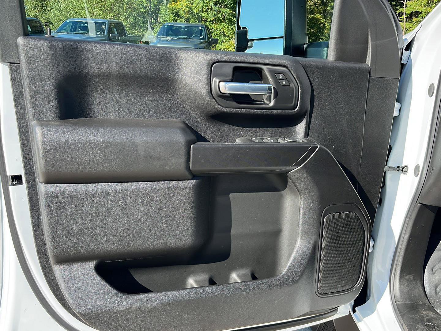 Used 2025 Chevrolet Silverado 2500 W/T w/ WT/CX Safety Package image 9