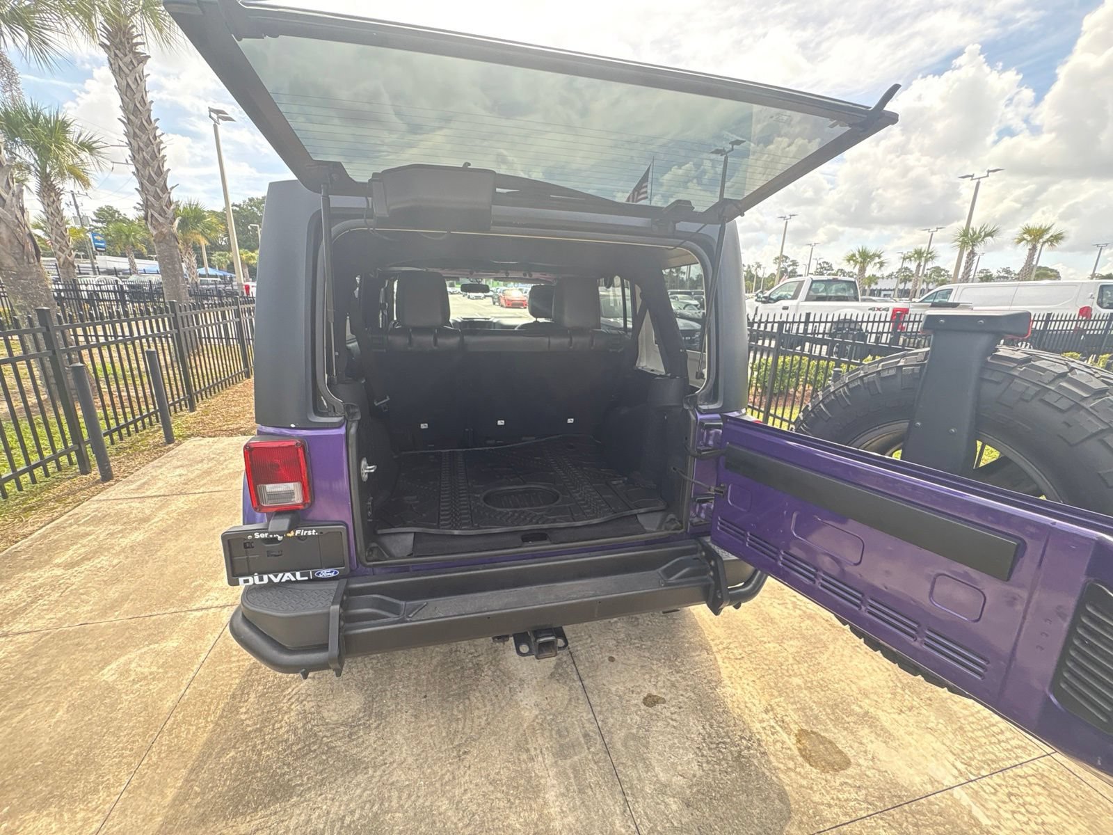 Used 2016 Jeep Wrangler Unlimited Sahara AWD/4WD image 7
