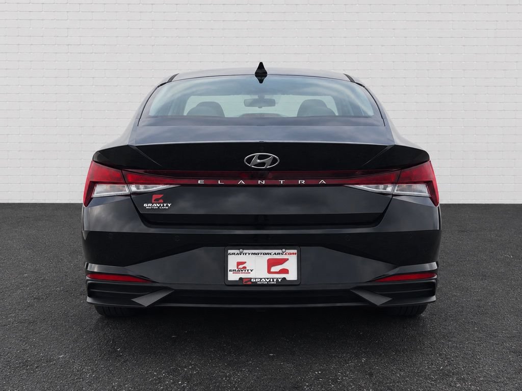 Used 2022 Hyundai Elantra SEL w/ Convenience Package FWD image 3