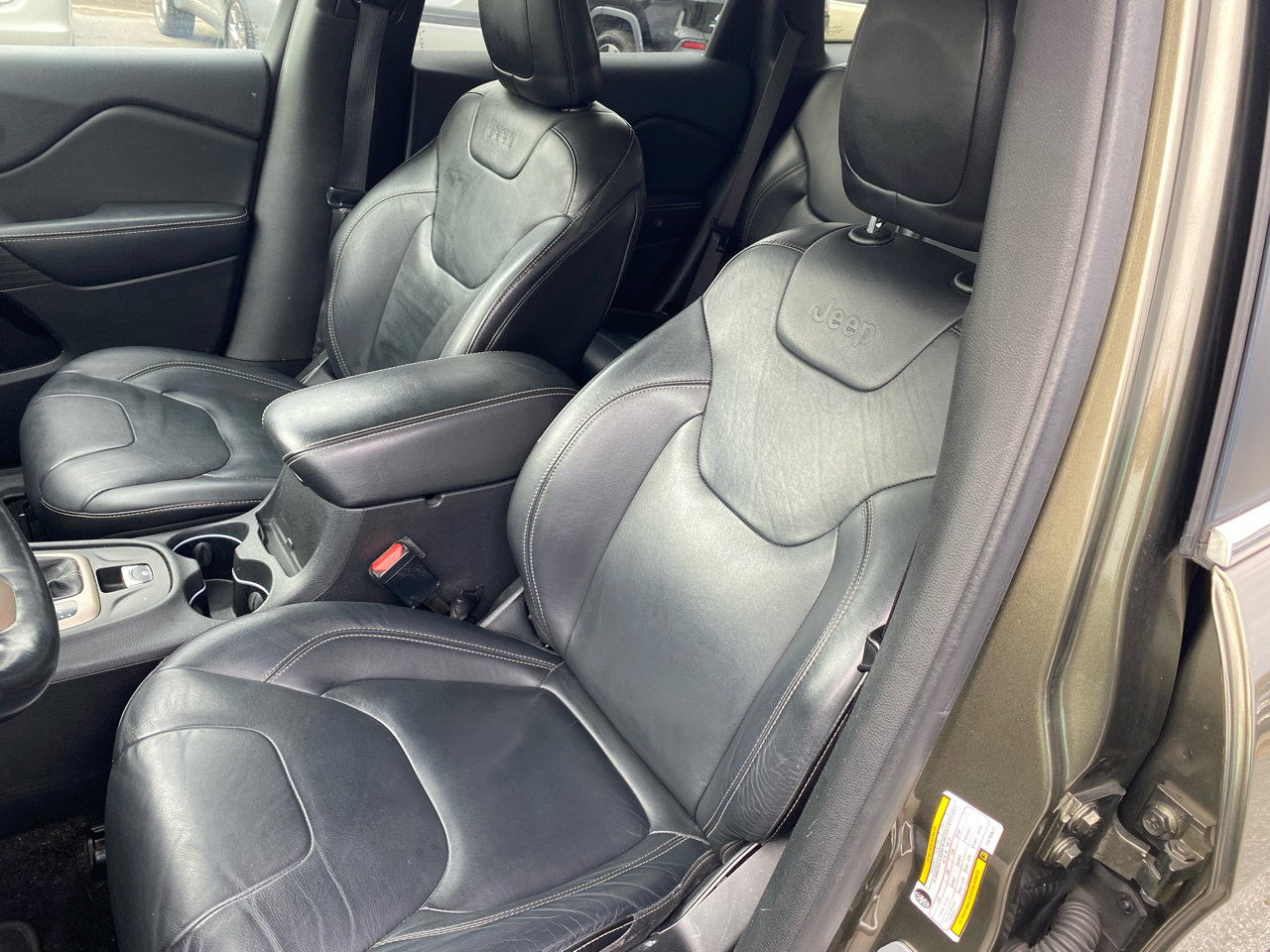 Used 2015 Jeep Cherokee Limited image 11