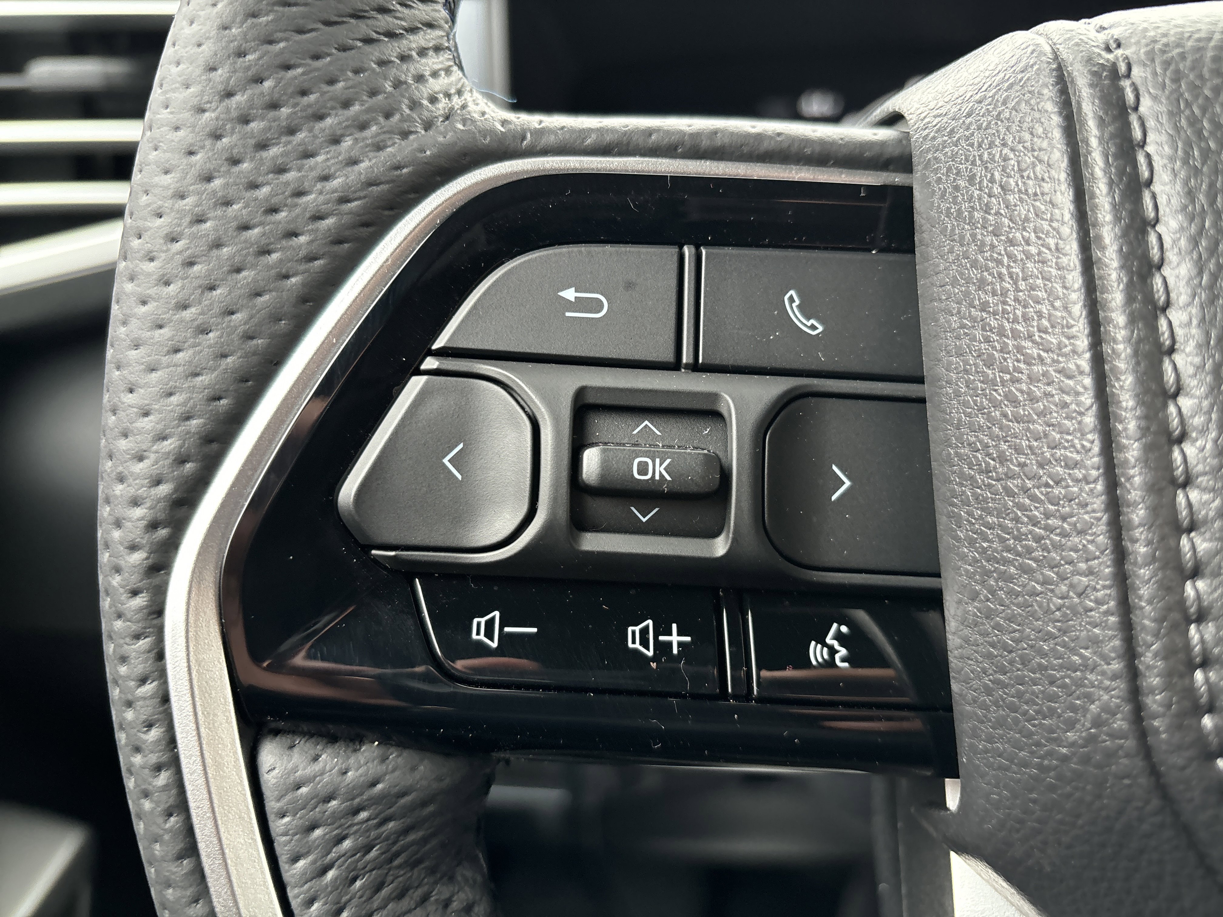 Used 2025 Toyota Tundra Platinum image 18