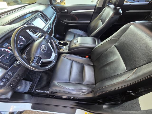 Used 2019 Toyota Highlander XLE AWD/4WD image 19