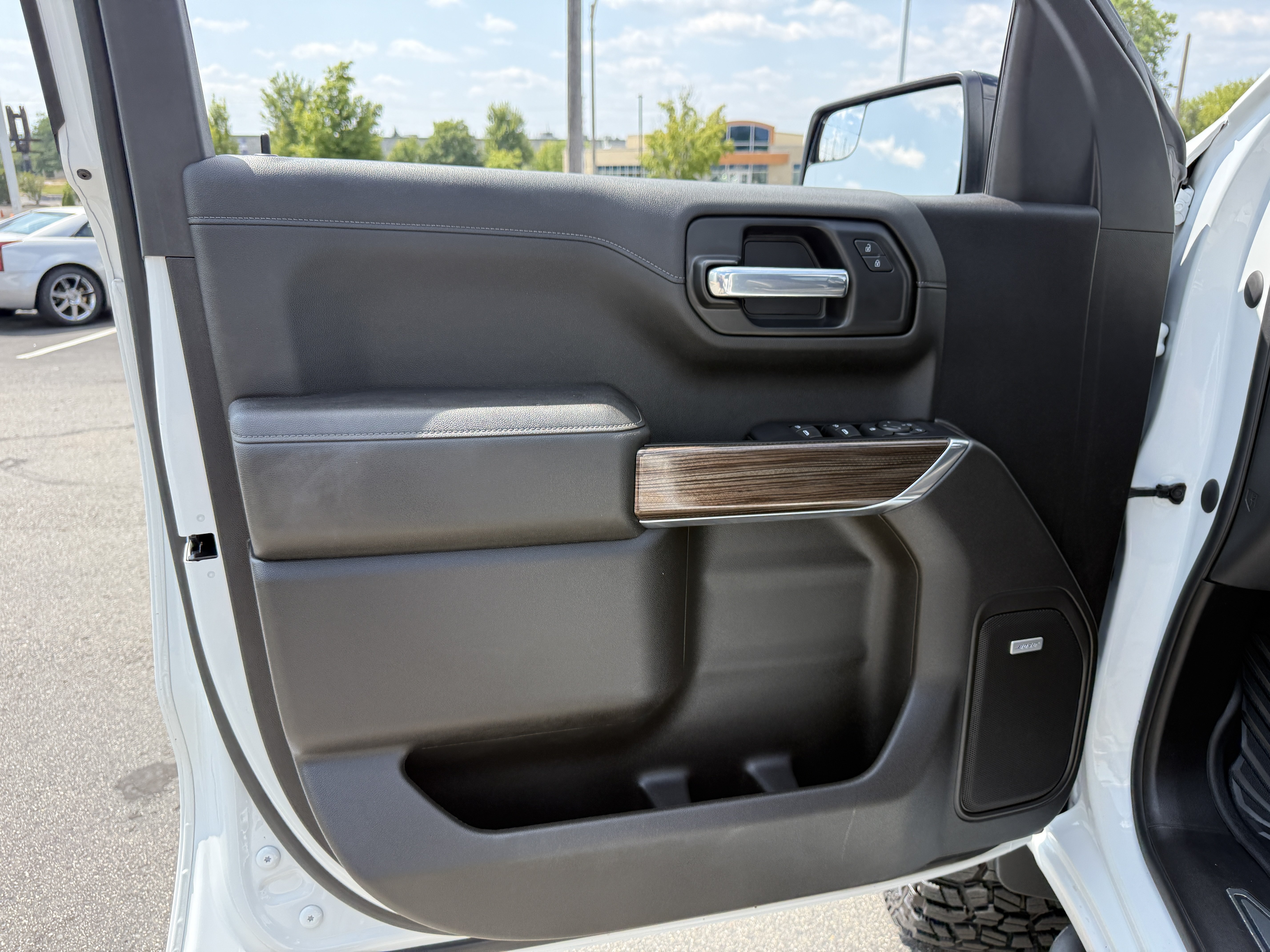 Used 2021 Chevrolet Silverado 1500 LT Trail Boss w/ Convenience Package II AWD/4WD image 11