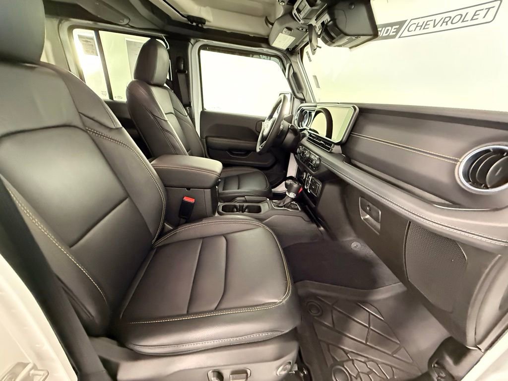 Used 2025 Jeep Gladiator Sport AWD/4WD image 18