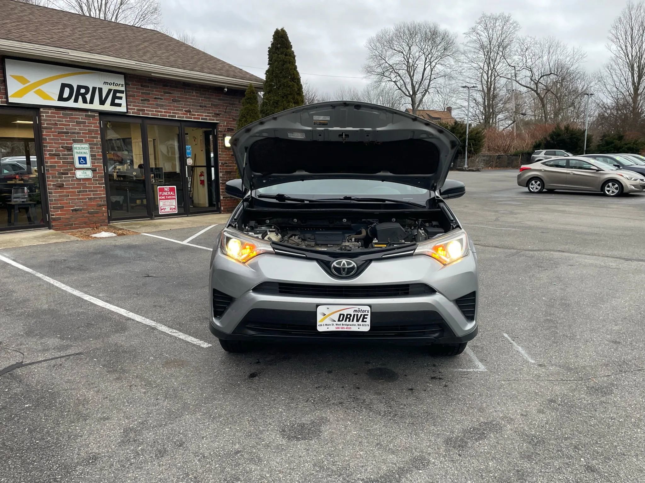 Used 2018 Toyota RAV4 LE w/ Carpet Mat Package image 57