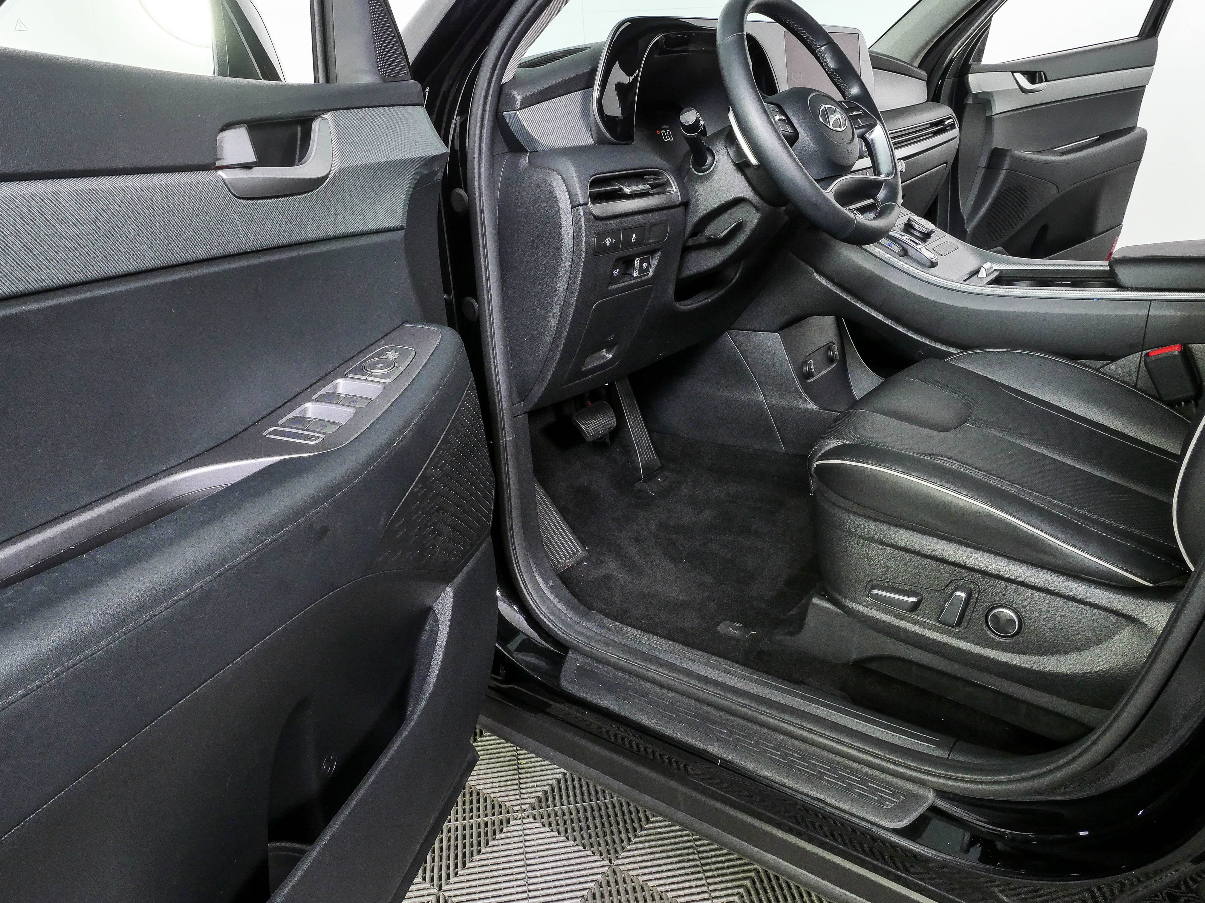 Used 2024 Hyundai Palisade SEL FWD image 5