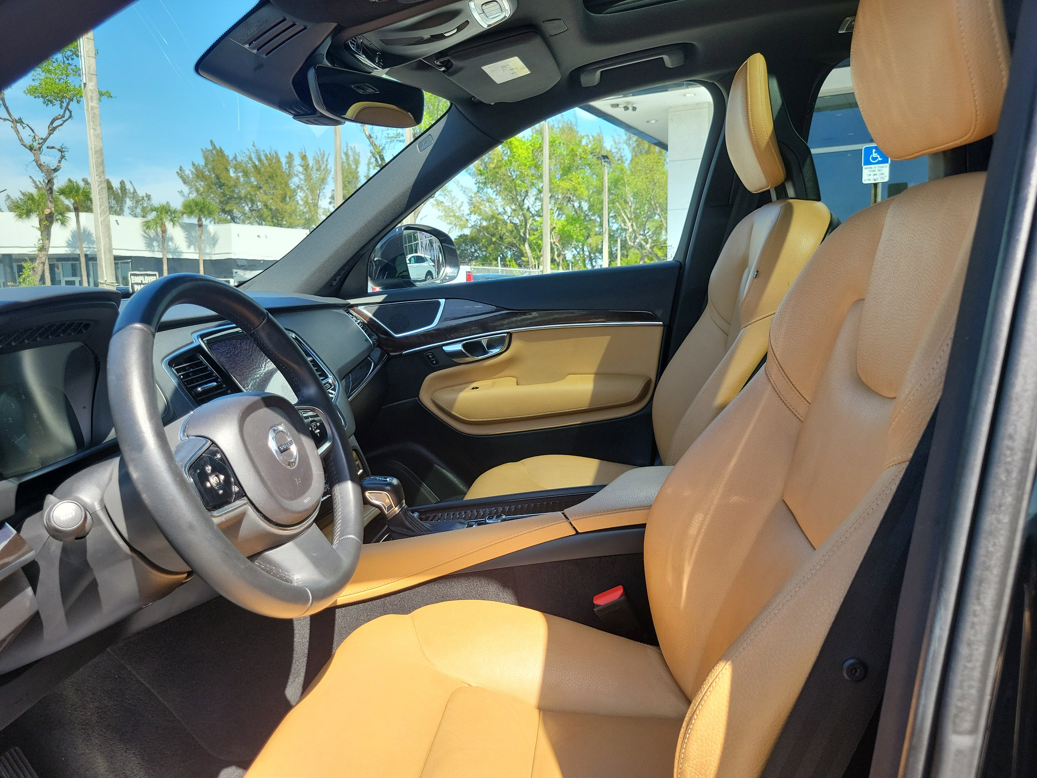 Used 2016 Volvo XC90 T6 Momentum w/ Momentum Plus Package image 11