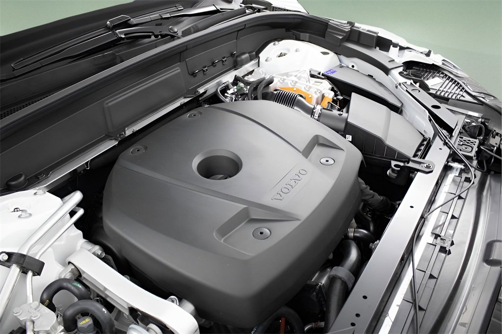 Used 2025 Volvo XC60 T8 Plus w/ Protection Package Premier image 12