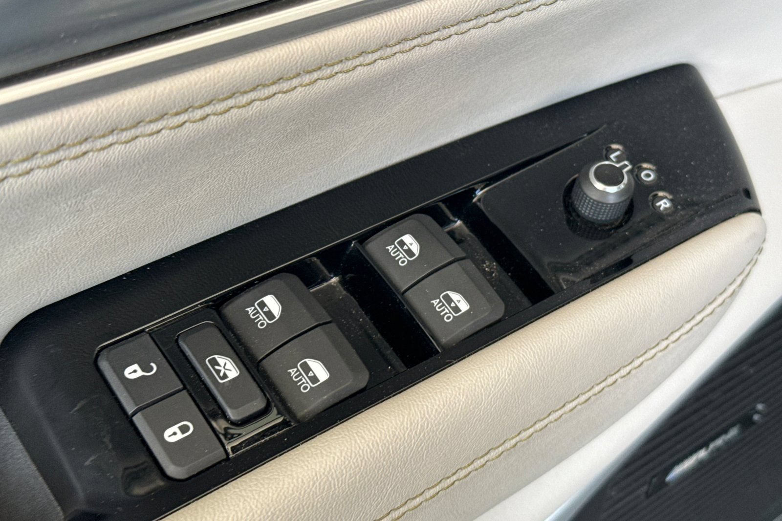 Used 2024 Jeep Wagoneer Series II AWD/4WD image 12