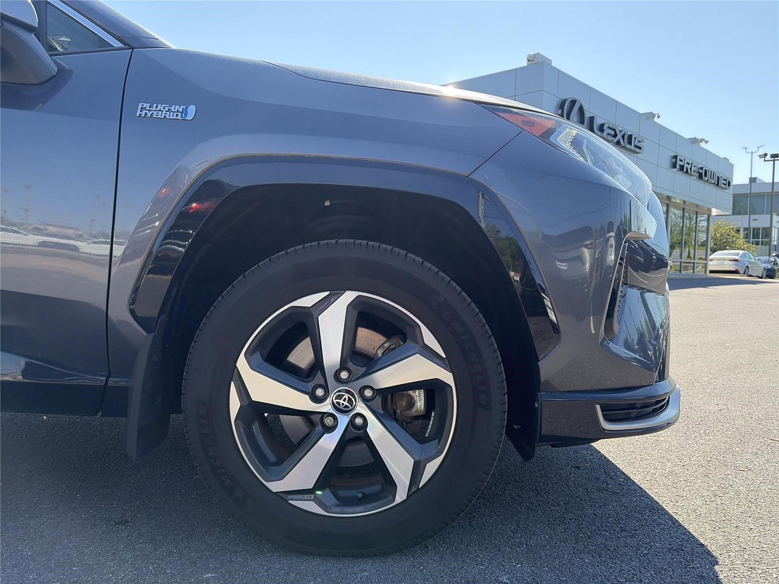 Used 2021 Toyota RAV4 SE w/ Weather & Moonroof Package AWD/4WD image 16