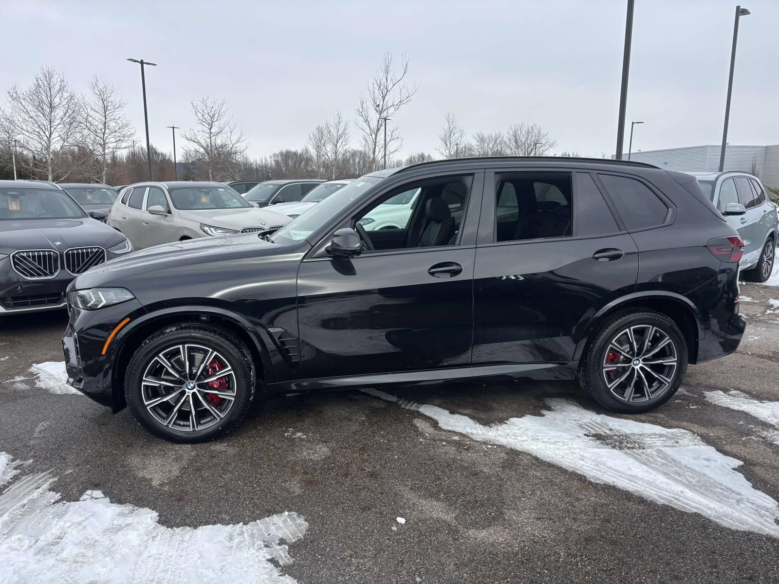 New 2026 BMW X5 xDrive40i w/ M Sport Package AWD/4WD image 4