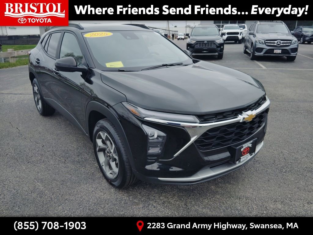 Used 2025 Chevrolet Trax LT w/ LT Convenience Package FWD image 1