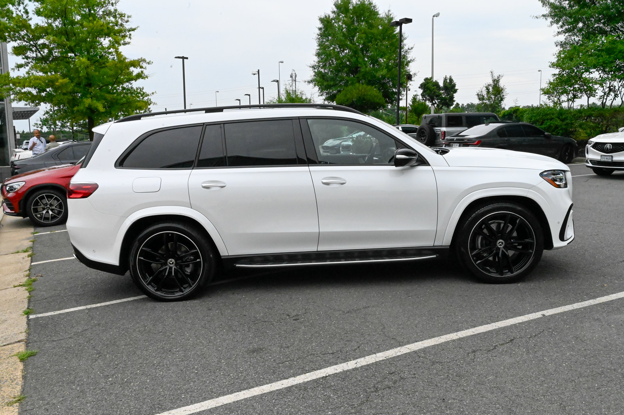 Used 2025 Mercedes-Benz GLS 580 4MATIC image 4