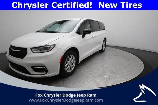 Certified 2024 Chrysler Pacifica Touring-L image 1