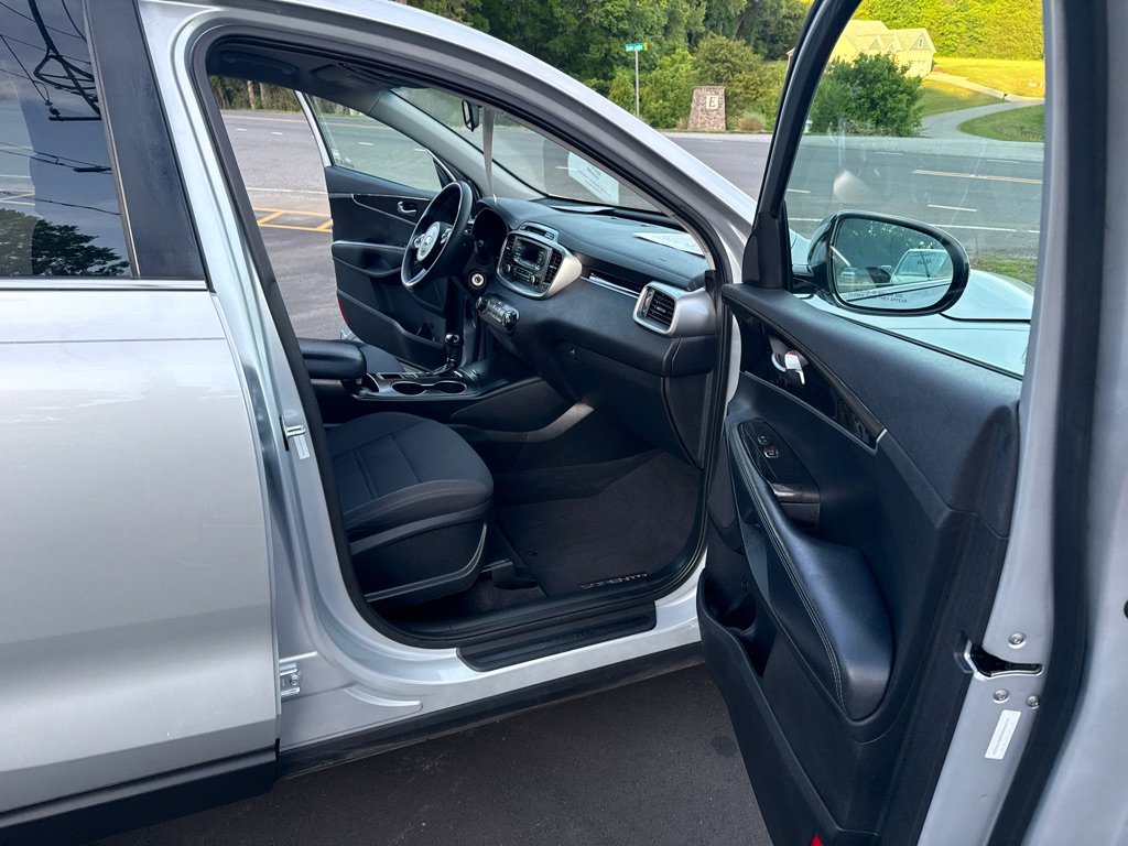 Used 2017 Kia Sorento L FWD image 13