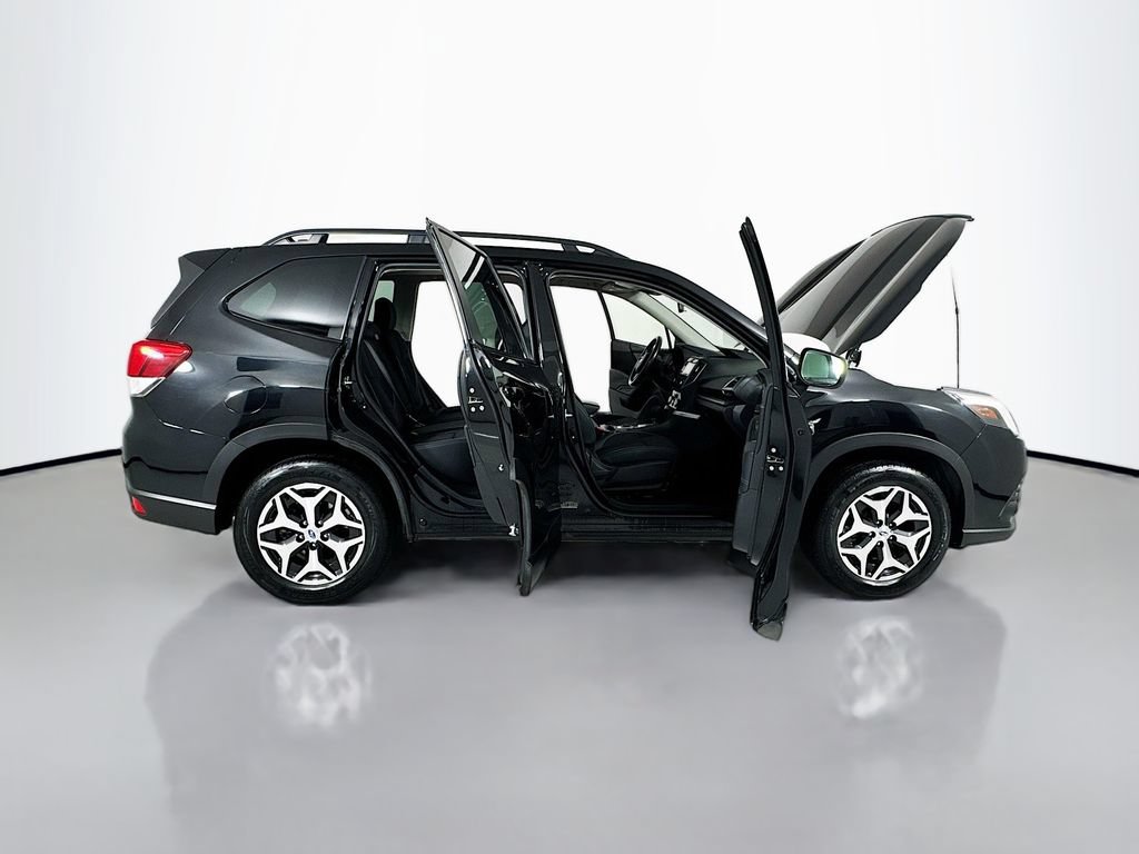 Used 2022 Subaru Forester Premium AWD/4WD image 25