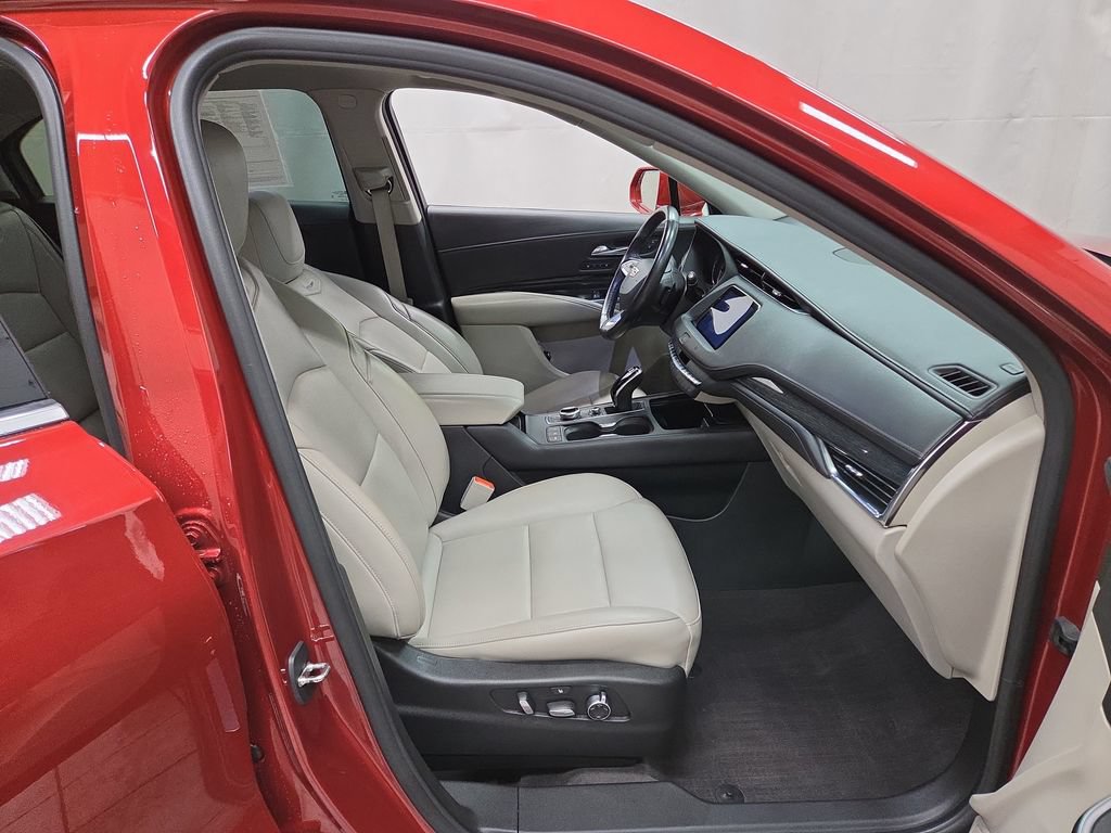 Used 2020 Cadillac XT4 Premium Luxury AWD/4WD image 11