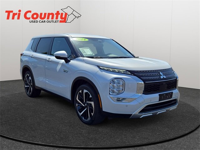 Used 2024 Mitsubishi Outlander SE image 1