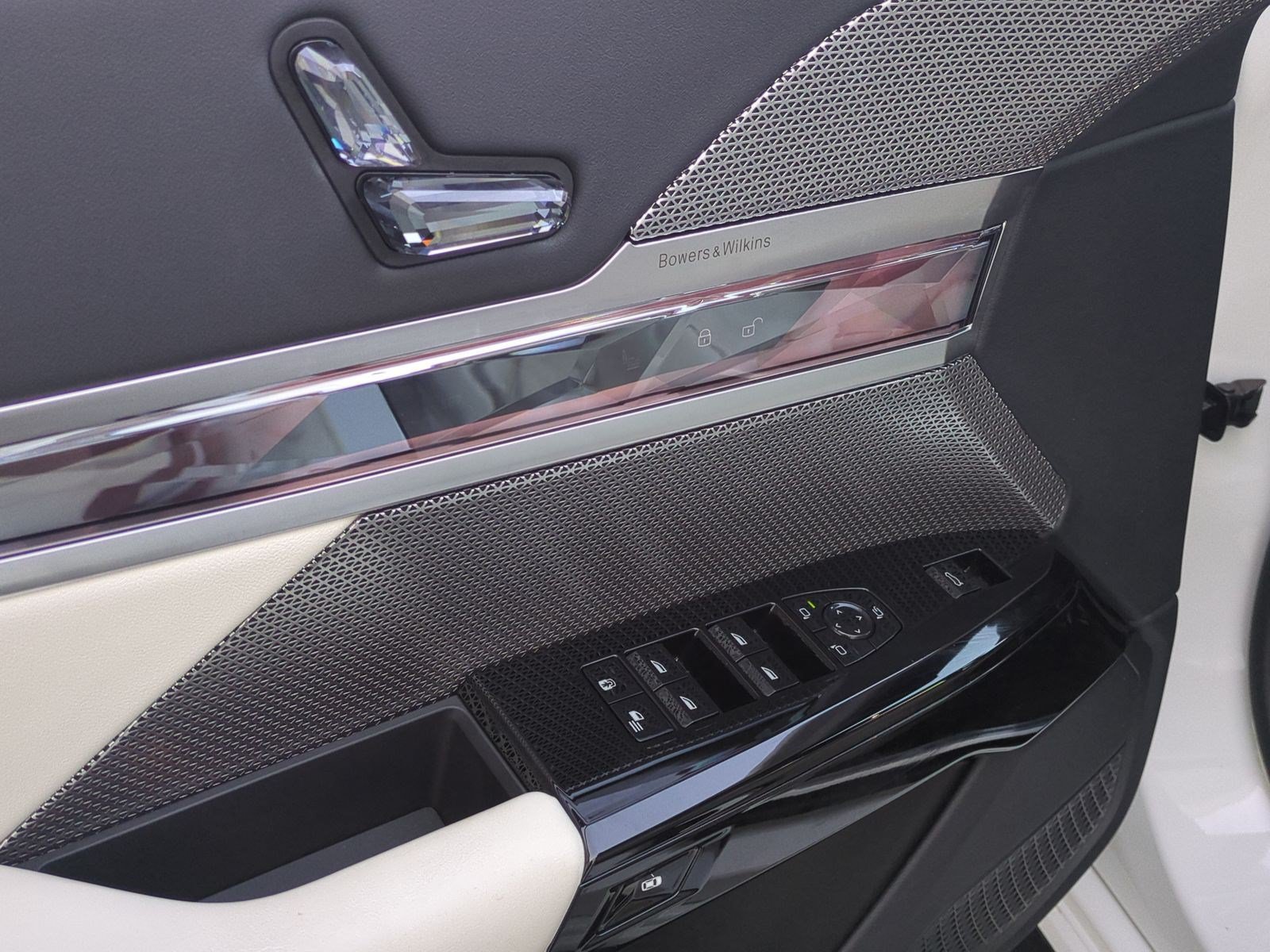 Certified 2024 BMW i7 eDrive50 w/ M Sport Package RWD image 15
