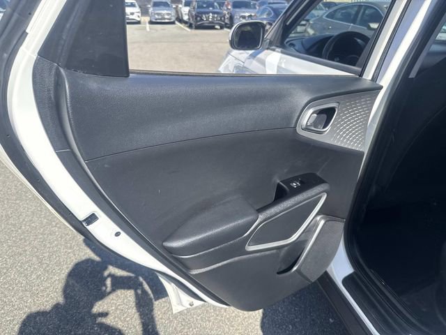 Used 2023 Kia Soul LX image 16