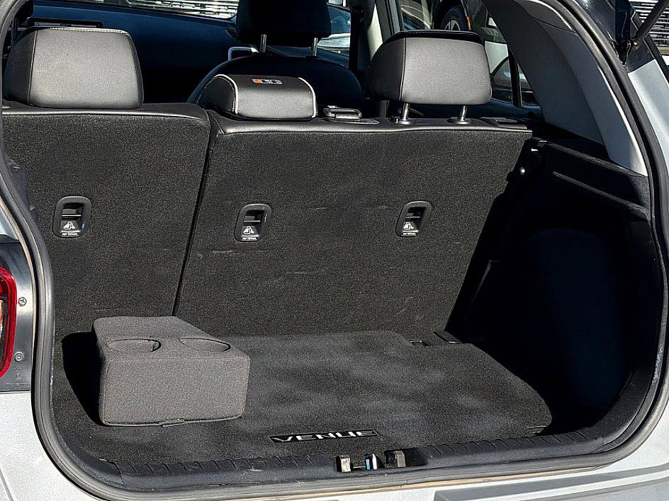 Used 2022 Hyundai Venue Limited w/ Cargo Package image 24